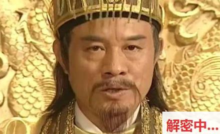 河南白皮90后女人皮肤亮到发光 肉肉身形身体曲线转场姿势切换疯狂姿势切换 对比男主黑得明显