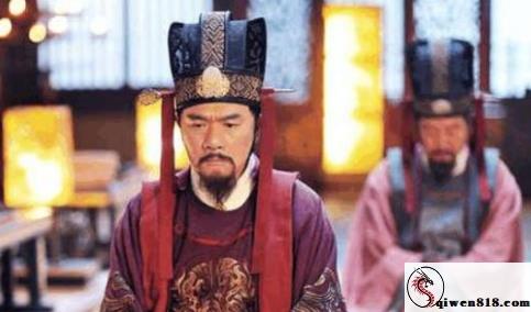 浙江烟酒行老板 舅妈魏翠萍车内背后小故事 好看的后侧线条身材小亮点主动有意逗人外甥四轮小空间