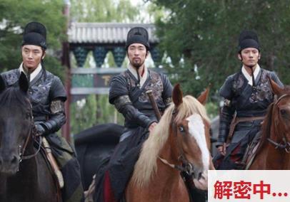 喝醉回来衣服来不及脱 麦辣鸡腿堡私密小房间私密小房间W大臀部线条线条漂亮袜子 直接猛背后小剧场
