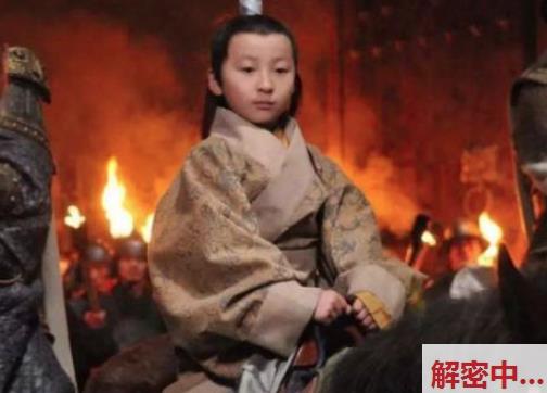 做事情流越南妹Miuzxc女上司家具边的小剧场粗暴惩罚下属 胸前线条前线条制服氛围感换个主导角度狂甩心跳互动流出不明液体