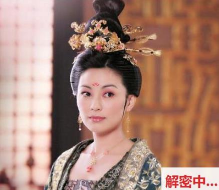 美籍拳击教练 梅纳德 在中国待十年期间 骗睡1242名中国可以有宝宝的人的人 还卖皮肤直接营业照视频外网兜售